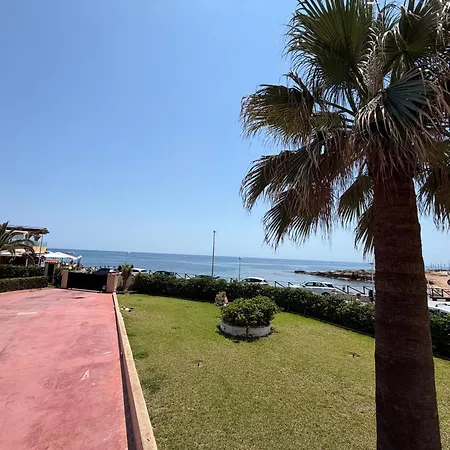 דירה Stylish Frontline Punta Prima With Sea Views